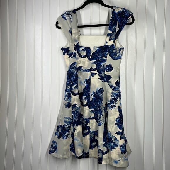 BCBGeneration Women’s White & Blue Floral Mini Square Neck Dress Size 2 - Picture 7 of 8